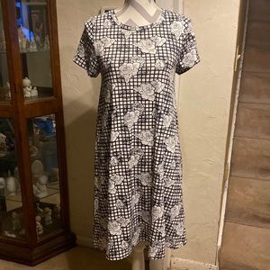 XS Lularoe Carly Hi Lo swing dress-white bkgrd w/ black squares and black floral